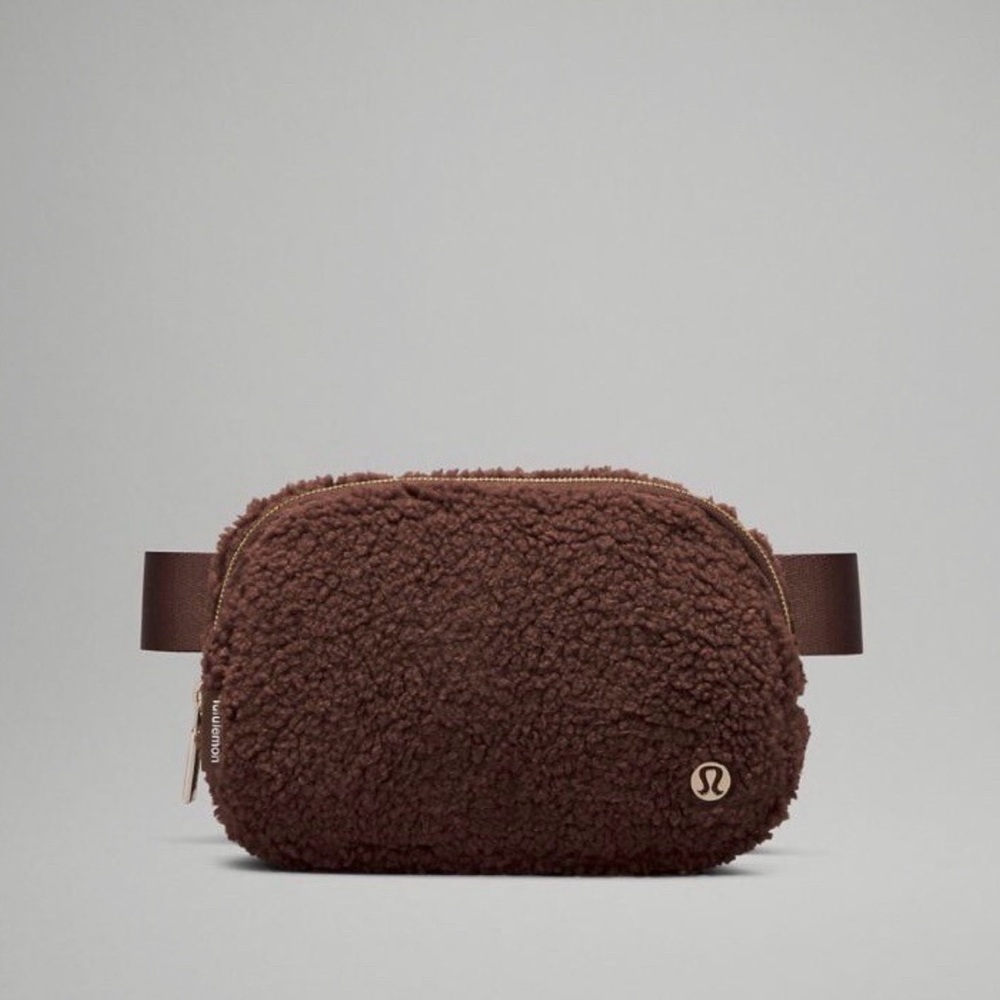 EUC Lululemon Everywhere Belt Bag Fleece- 2L- Brown